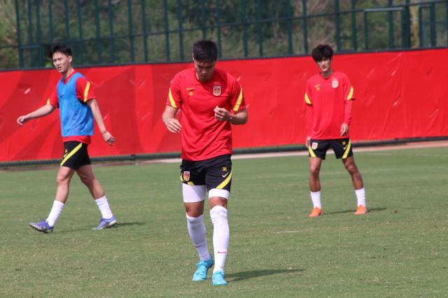 皇冠-U23国家队唯一中锋训练受伤 7日拍片检查去留待定