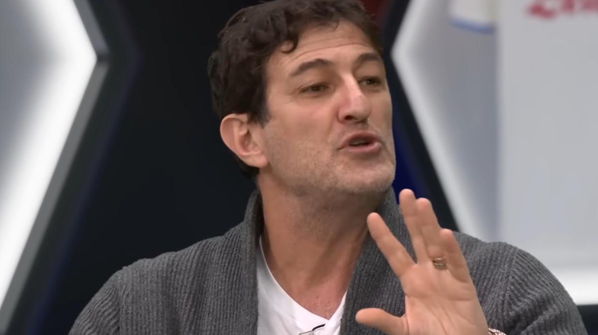 皇冠官网-费拉拉：我踢球的年代弗拉泰西被踢那下绝不会判点球